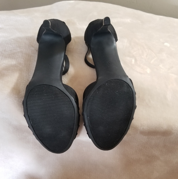 Kelly & Katie Suede Black Heels. - Picture 7 of 8